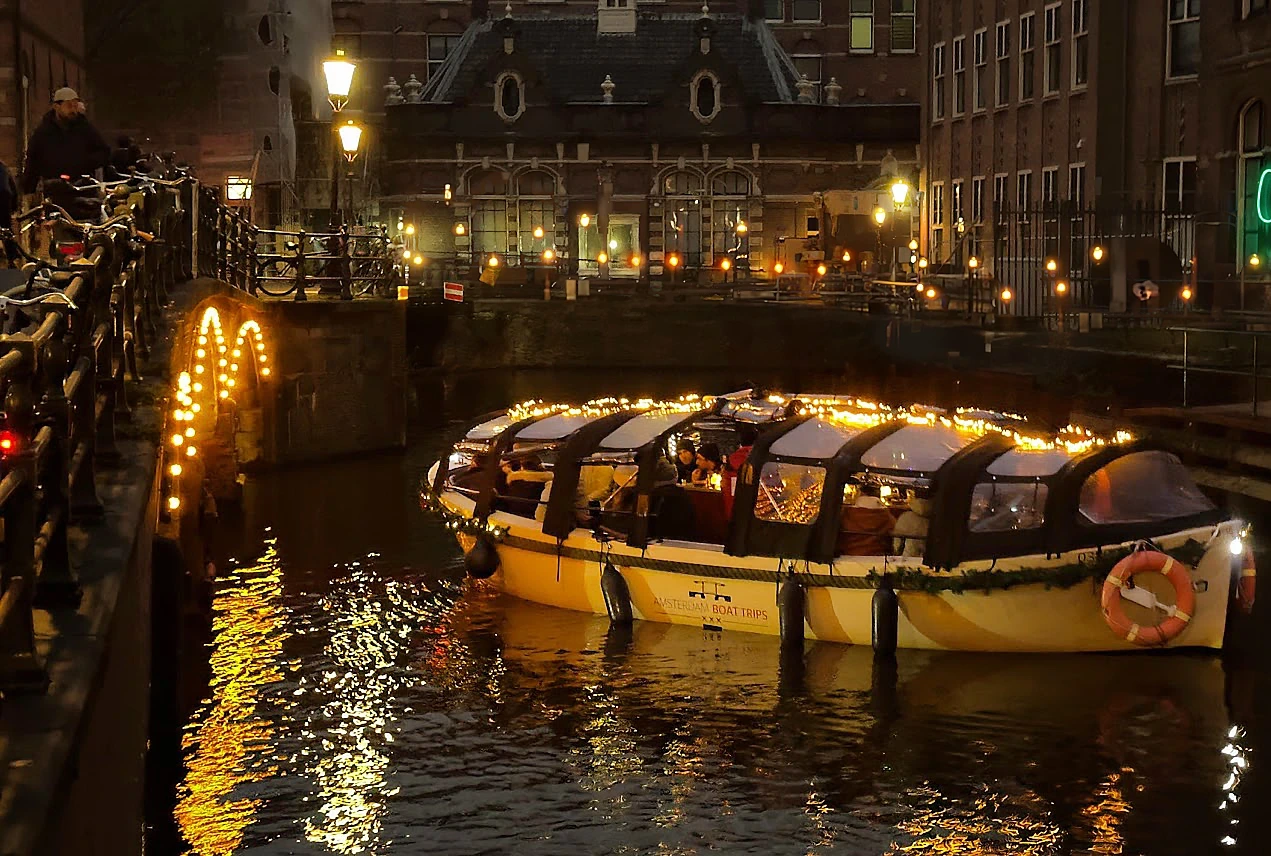 Amsterdam Boat Trips - Official Partner Amsterdam Light Festival 2024