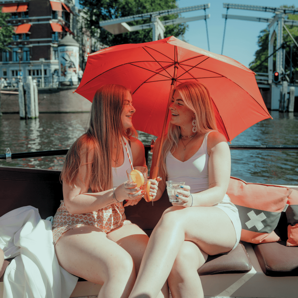 Cozy & Fun Canal Tour - Experience the Joy of Amsterdam